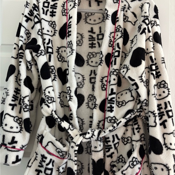 Hello Kitty Fleece Robe - Picture 2 of 5